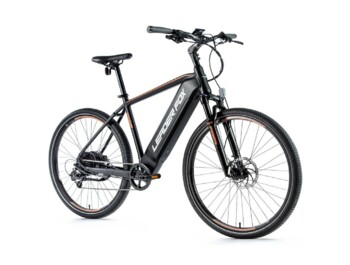 Cross-E-Bike mit sehr schönem Sportdesign. Es ist mit Scheibenbremsen, 28-Zoll-Rädern, Bafang-Hintermotor, Schnellladegerät und LCD-Display am Lenker ausgestattet.