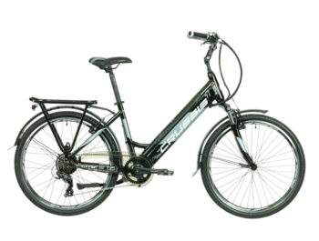 City E-Bike mit Hinterradmotor und voll integriertem 468-Wh-Akku. Moderne Geometrie und ein tiefliegendes Rahmenrohr sorgen für bequemes Auf- und Absteigen. Gebaut auf 26"-Rädern. Mit einer Reichweite von bis zu 100 km. Ideal für eine einfache Reise.