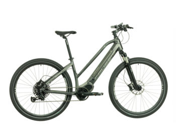 Damen-E-Crossbike mit OLI Sport-Mittelmotor und leistungsstarkem 720-Wh-Akku. Für alle Arten von Fahrten auf Straßen, Radwegen und in leichtem Gelände.
